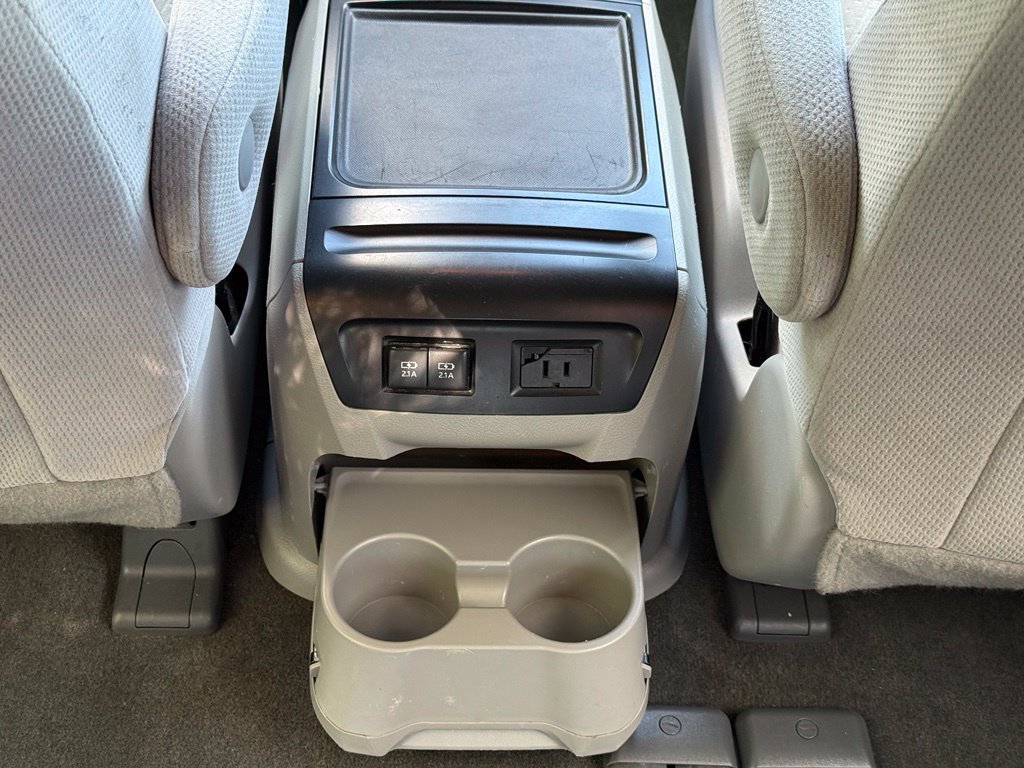 Used 2018 Toyota Sienna LE FWD image 35