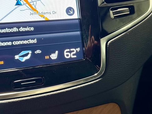 Used 2022 Volvo XC90 T6 Momentum w/ Advanced Package image 24