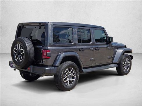 Used 2025 Jeep Wrangler Unlimited Sahara AWD/4WD image 5