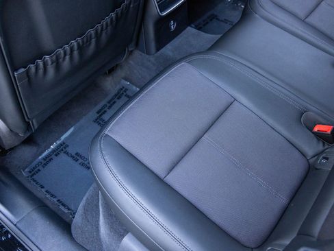 Certified 2025 Porsche Macan image 43