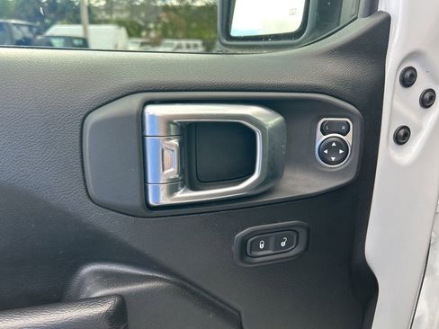 Used 2024 Jeep Wrangler Unlimited Rubicon image 36