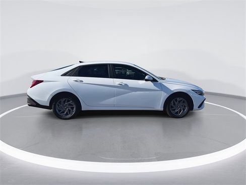 Certified 2025 Hyundai Elantra Blue image 9