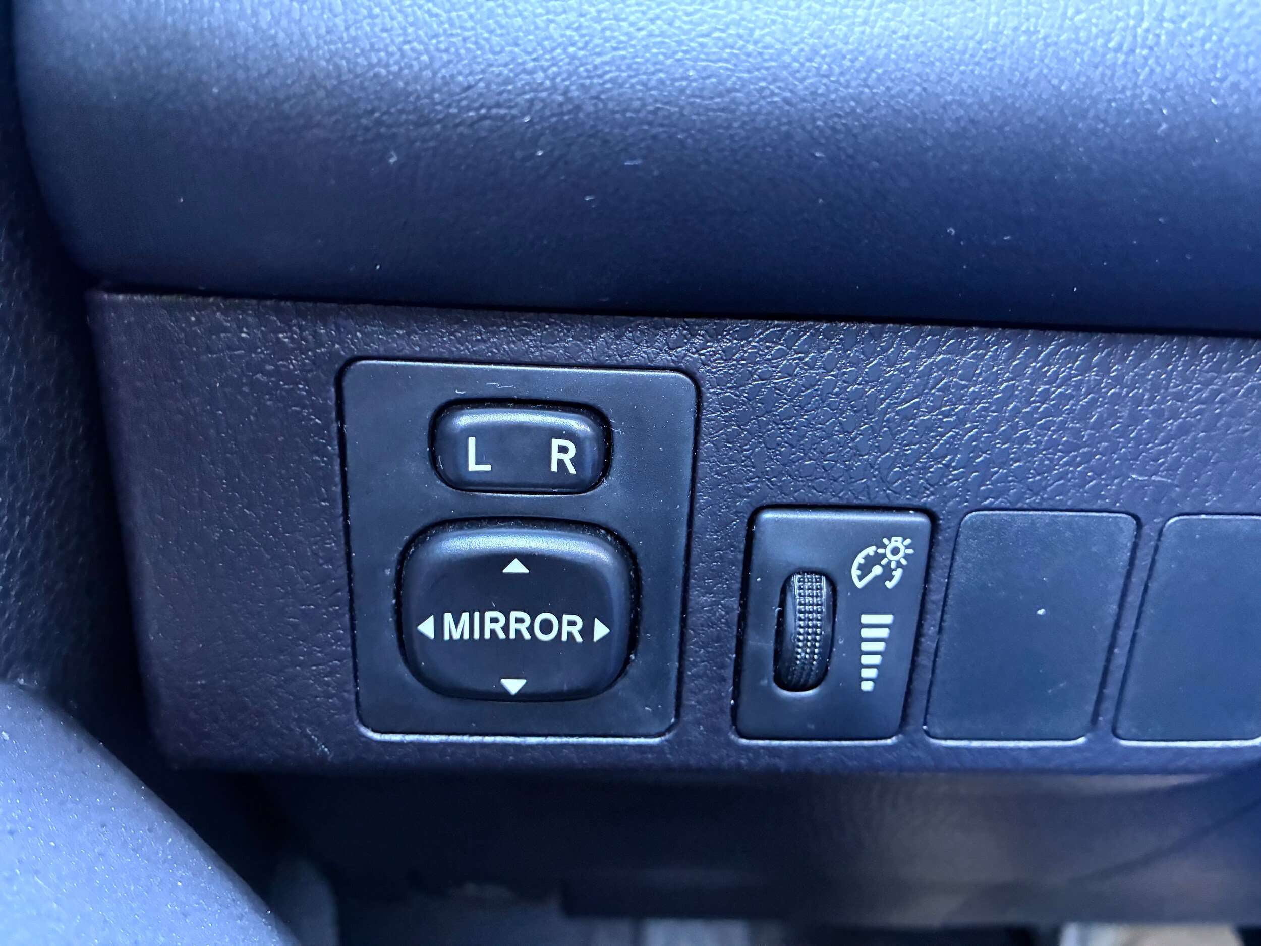 Used 2016 Toyota RAV4 XLE AWD/4WD image 13