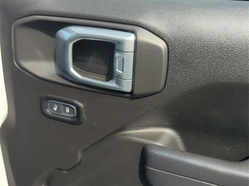 Certified 2021 Jeep Gladiator Willys image 27