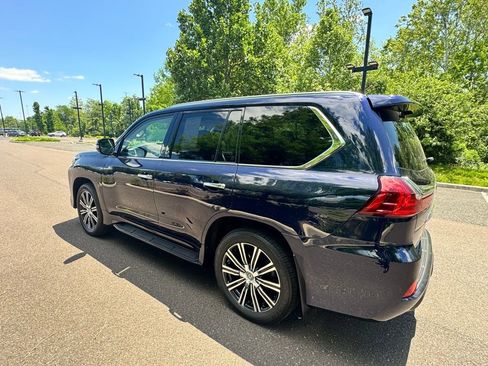 Used 2019 Lexus LX 570 4WD w/ Luxury Package image 9