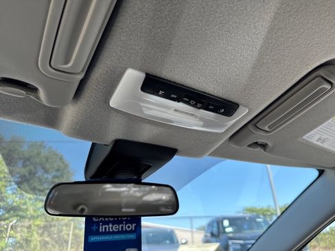 New 2025 Nissan Kicks Play S image 25