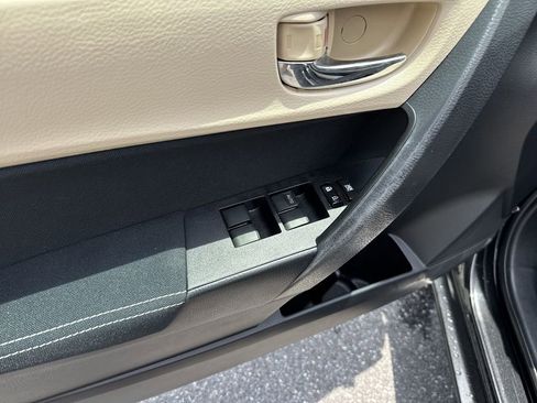 Used 2014 Toyota Corolla LE FWD image 39