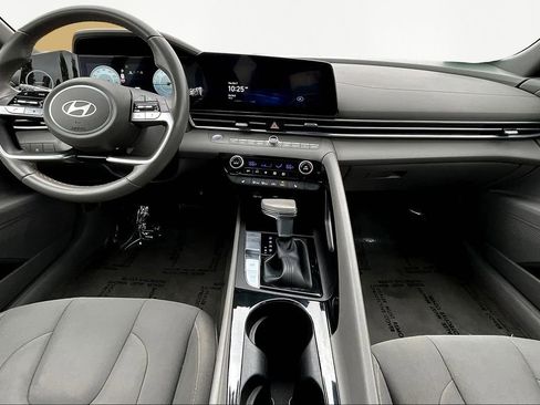 Used 2024 Hyundai Elantra SEL w/ Convenience Package image 13