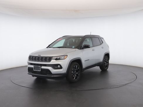 Used 2024 Jeep Compass Latitude w/ Sun and Sound Group image 41