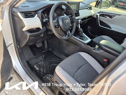 Used 2022 Toyota RAV4 XLE w/ Convenience Package FWD image 20