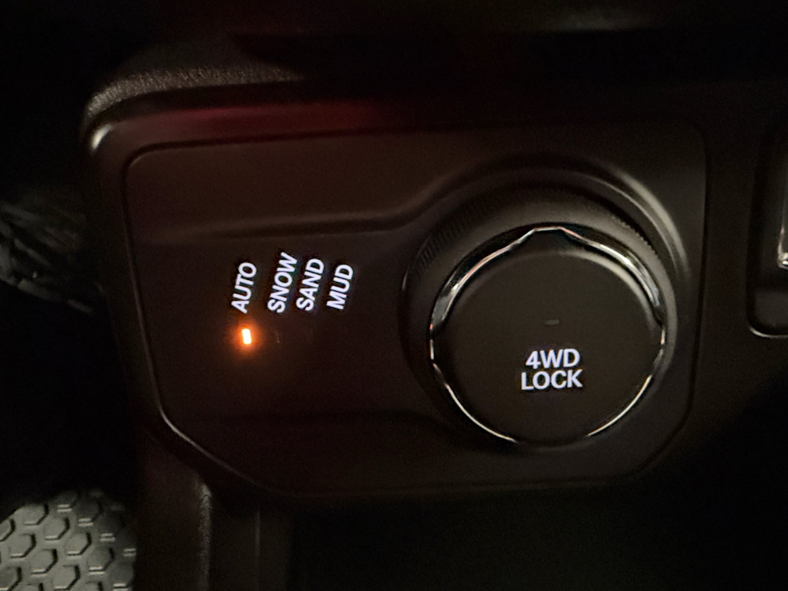 Used 2023 Jeep Renegade Latitude AWD/4WD image 32