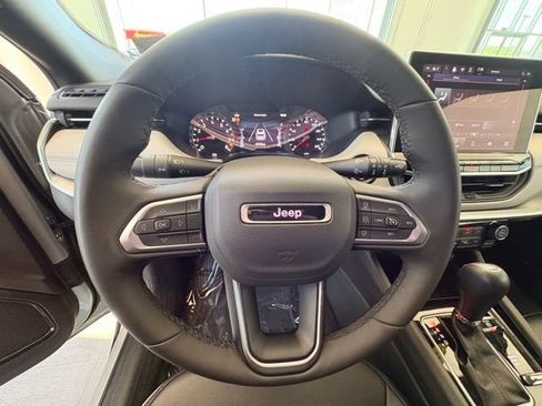 Used 2025 Jeep Compass Limited AWD/4WD image 25