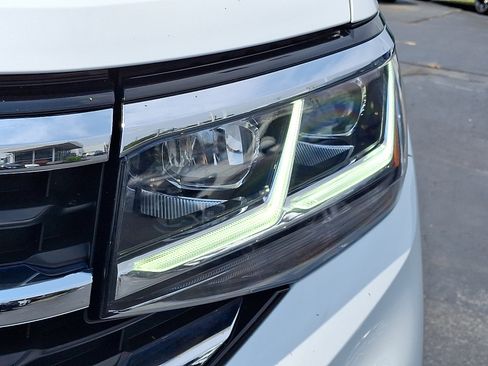 Used 2023 Volkswagen Atlas Cross Sport SEL AWD/4WD image 9