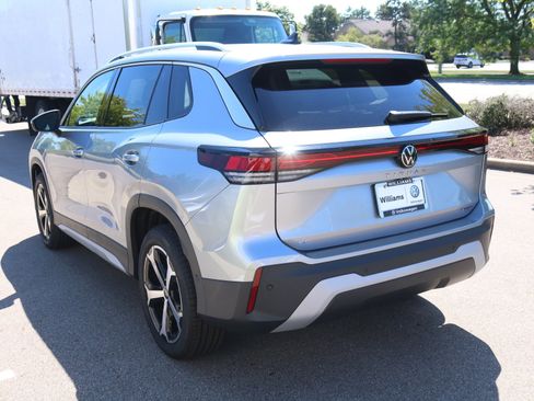 New 2025 Volkswagen Tiguan SE image 7