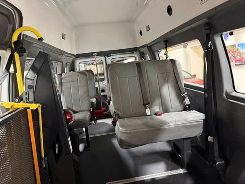 Used 2014 Ford E-250 and Econoline 250 Extended w/ Power Group RWD image 28
