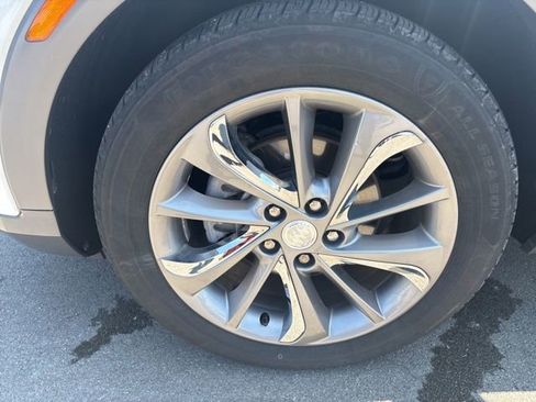 Used 2020 Buick Encore GX Essence w/ Experience Buick Package FWD image 2