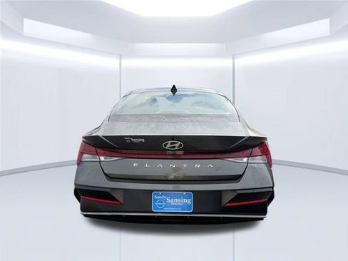 Used 2025 Hyundai Elantra SEL FWD image 7