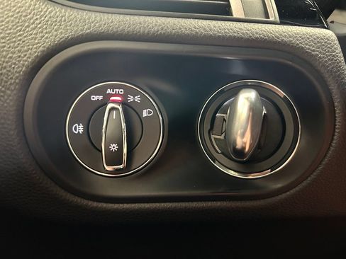 Certified 2021 Porsche Macan AWD/4WD image 10