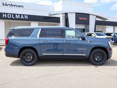 New 2026 GMC Yukon XL Denali w/ Denali Reserve Package AWD/4WD image 2