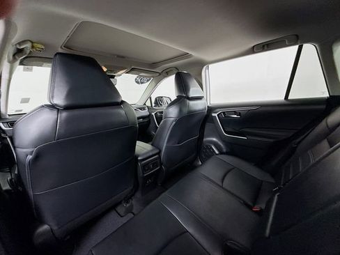 Used 2021 Toyota RAV4 XLE Premium image 10
