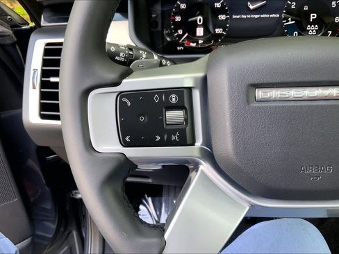 Used 2025 Land Rover Discovery S AWD/4WD image 22
