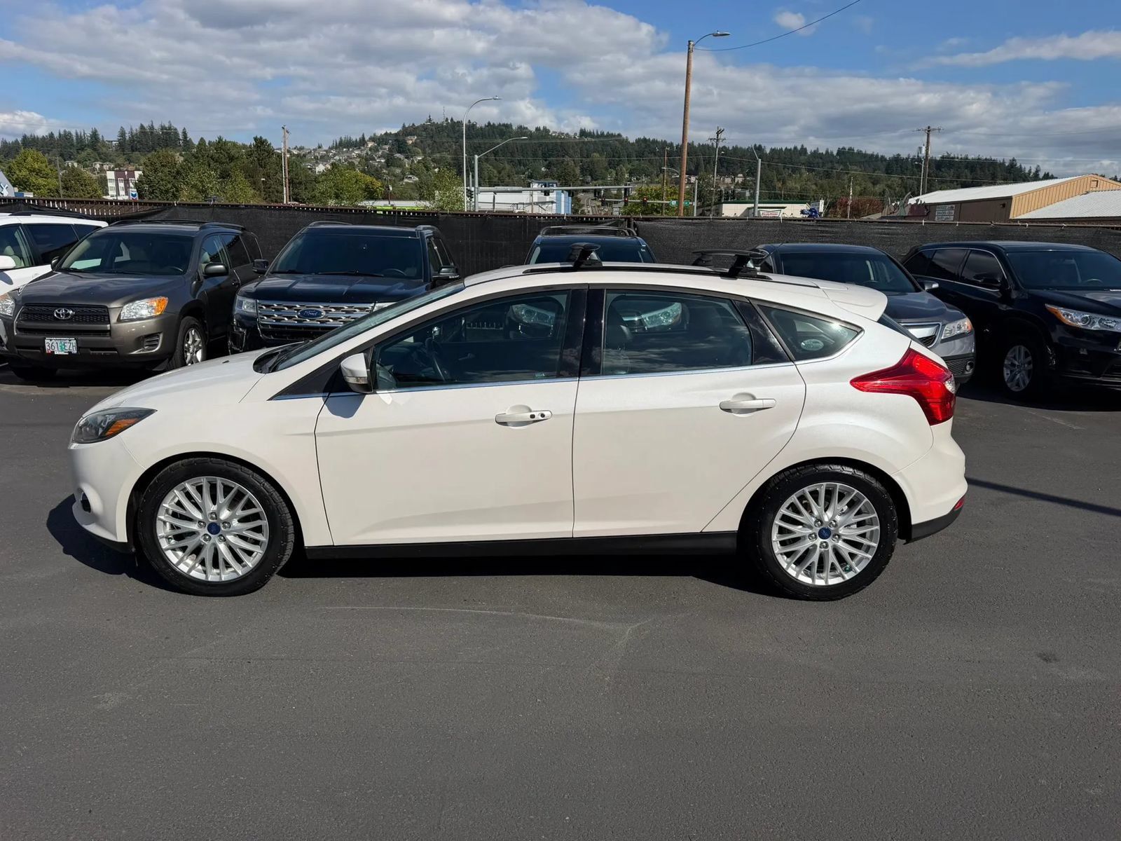 Used 2014 Ford Focus Titanium FWD image 9