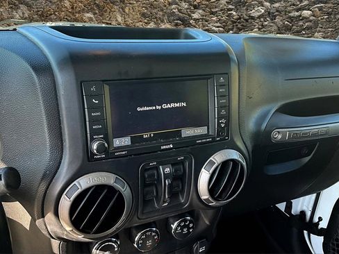 Used 2013 Jeep Wrangler Unlimited Sahara image 20