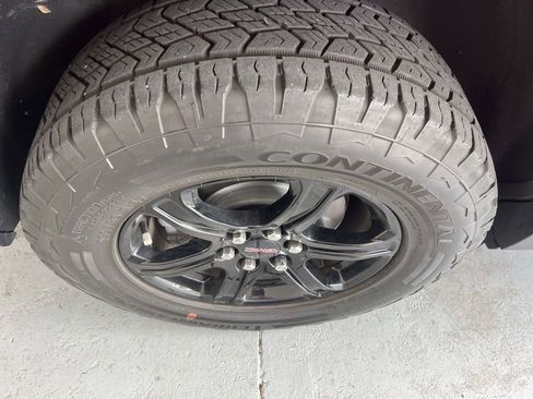 Used 2023 GMC Acadia AT4 w/ Technology Package AWD/4WD image 10