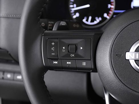New 2024 Nissan Pathfinder SV w/ SV Premium Package FWD image 14