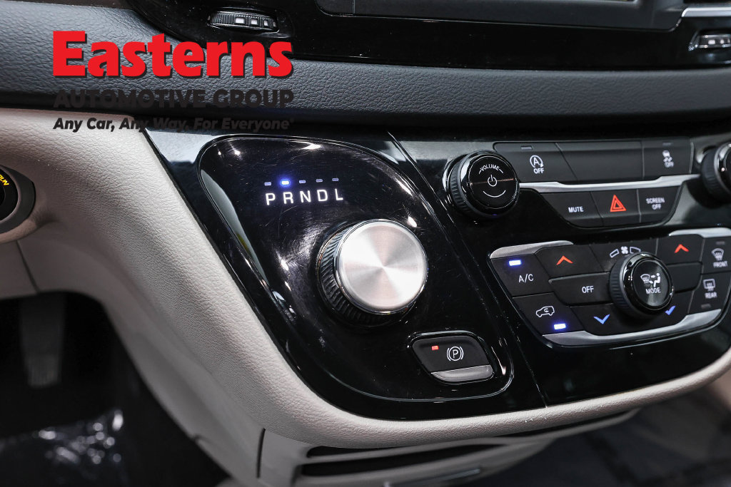 Used 2023 Chrysler Voyager LX FWD image 14