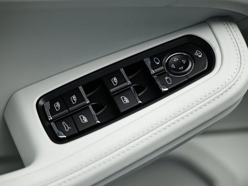 New 2026 Porsche Macan image 22