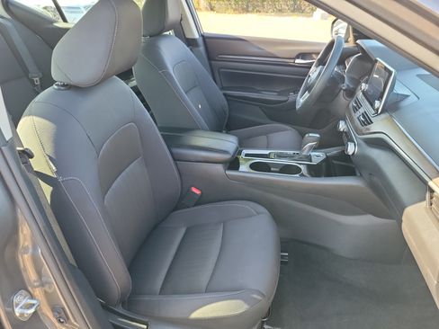 Used 2024 Nissan Altima 2.5 SV FWD image 21