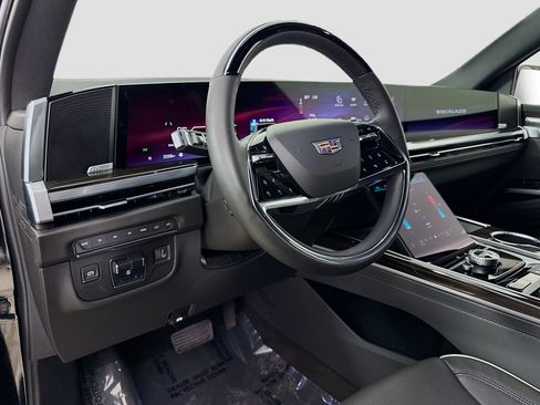 Used 2025 Cadillac Escalade Premium Luxury w/ Touring Package image 9