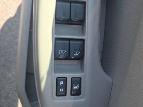 Used 2016 Nissan Quest SV FWD image 19