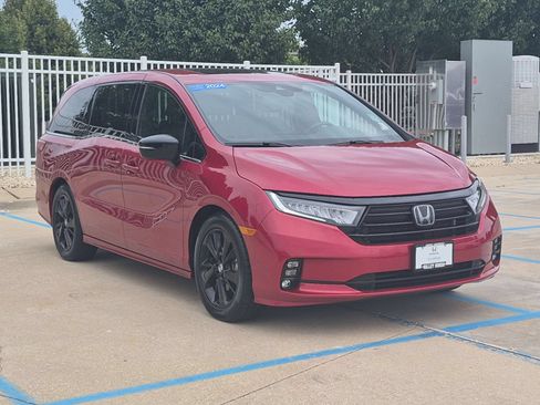 Used 2024 Honda Odyssey Sport image 4