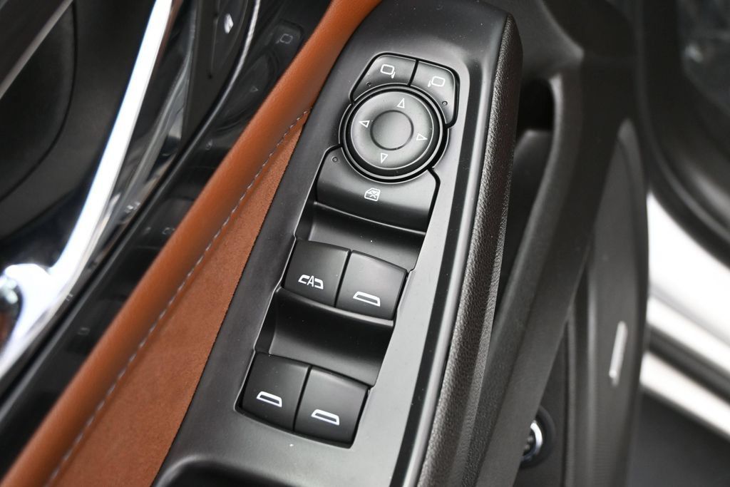Used 2021 Chevrolet Traverse High Country FWD image 4