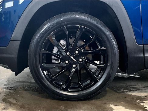 Used 2023 GMC Terrain SLE w/ Driver Convenience Package image 7