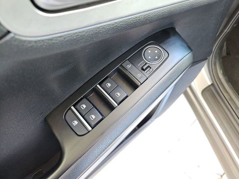 Used 2025 Kia Soul LX w/ LX Technology Package FWD image 25
