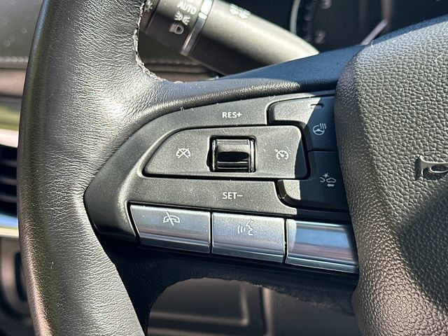 Used 2023 Cadillac XT4 Luxury w/ Cold Weather Package AWD/4WD image 30
