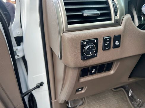 Used 2016 Lexus GX 460 w/ Comfort Package AWD/4WD image 20