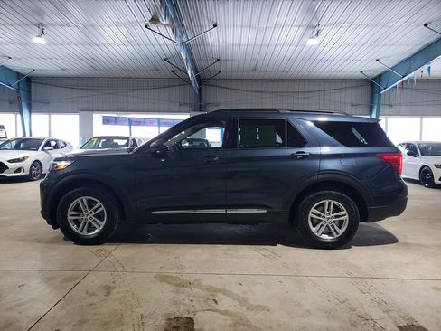 Used 2022 Ford Explorer XLT w/ Equipment Group 202A image 7