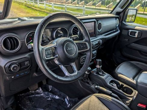 Used 2023 Jeep Wrangler Unlimited Sahara w/ Cold Weather Group AWD/4WD image 17