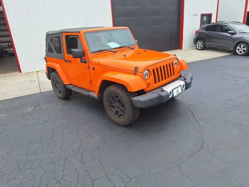 Used 2012 Jeep Wrangler Sahara w/ Connectivity Group AWD/4WD image 10