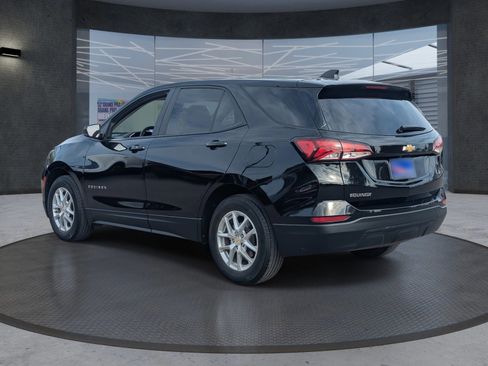 Used 2023 Chevrolet Equinox LS w/ LS Convenience Package image 4
