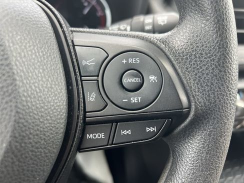 Used 2024 Toyota RAV4 XLE FWD image 20