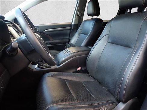 Used 2018 Toyota Highlander Limited AWD/4WD image 9