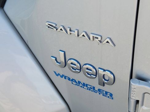 Used 2022 Jeep Wrangler Unlimited Sahara w/ Safety Group AWD/4WD image 30