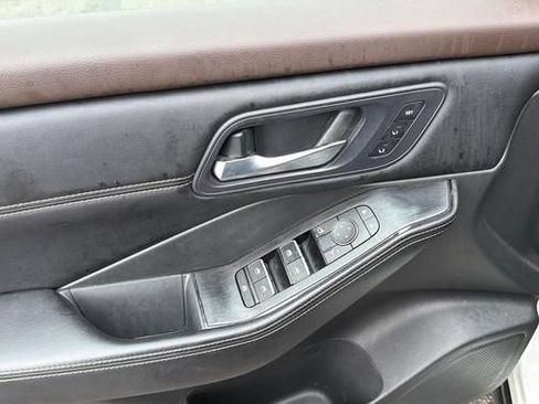 Used 2023 Nissan Rogue SL AWD/4WD image 15
