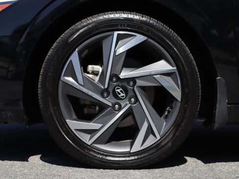 Used 2024 Hyundai Elantra Limited image 6