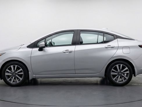 Used 2025 Nissan Versa SV image 5